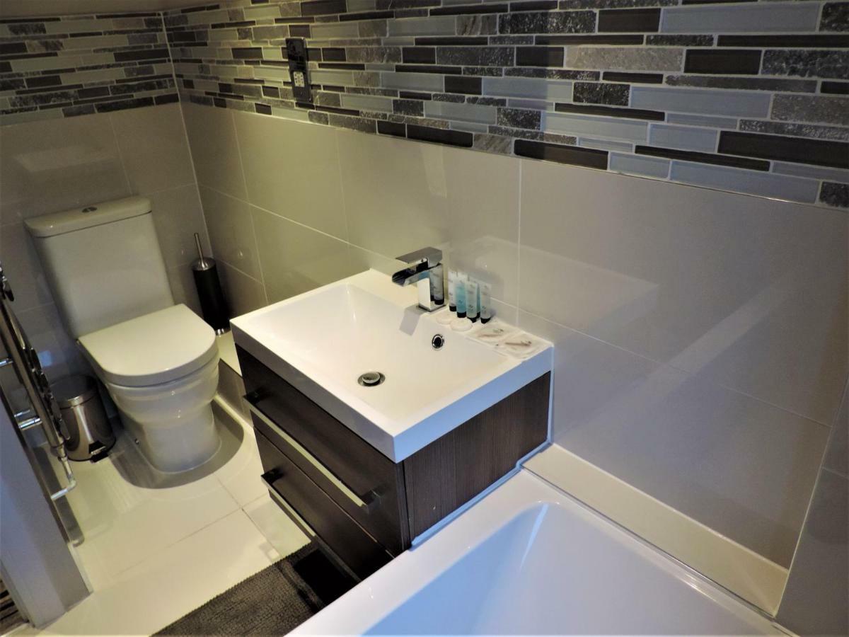 3 Bed Farnborough Air Accommodation Exterior photo