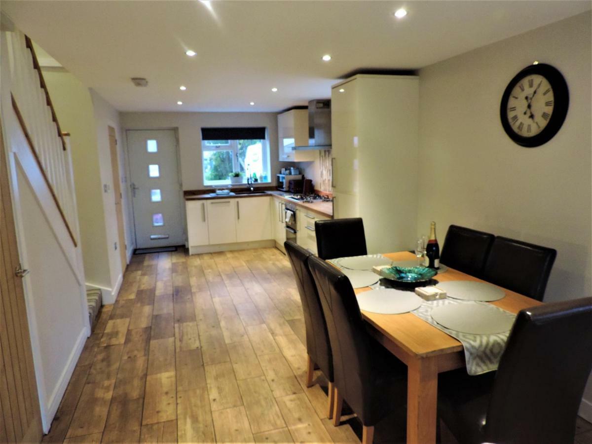 3 Bed Farnborough Air Accommodation Exterior photo